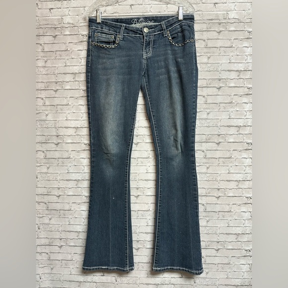 Rue 21 Premium Women's Size 3/4 Denim Jeans Studded Button Pockets Embroidered - Picture 1 of 10